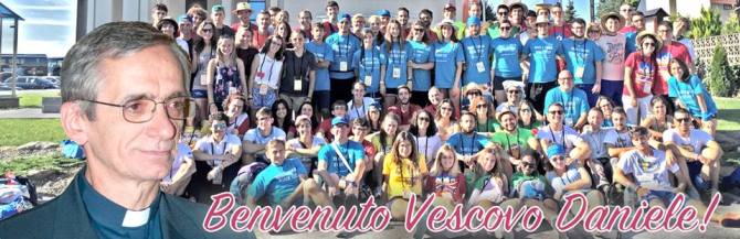giovani-con-vescovo-daniele